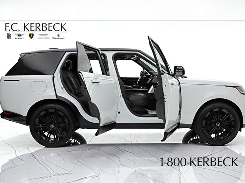 Used 2025 Land Rover Range Rover SE AWD/4WD image 15
