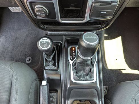 Used 2022 Jeep Gladiator Sport AWD/4WD image 24
