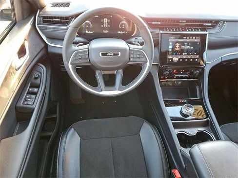 Certified 2024 Jeep Grand Cherokee Altitude image 21