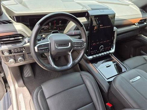 Used 2025 GMC Yukon Denali w/ Denali Reserve Package AWD/4WD image 10
