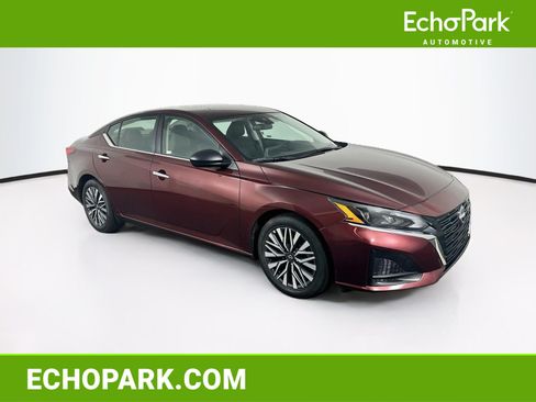 Used 2025 Nissan Altima 2.5 SV FWD image 1