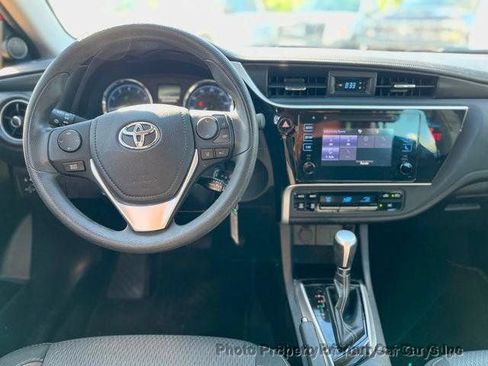 Used 2018 Toyota Corolla LE FWD image 28