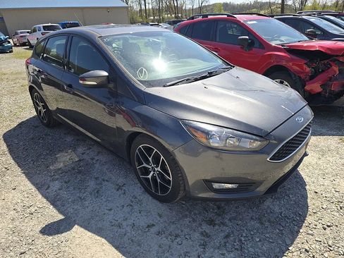Used 2017 Ford Focus SEL FWD image 4