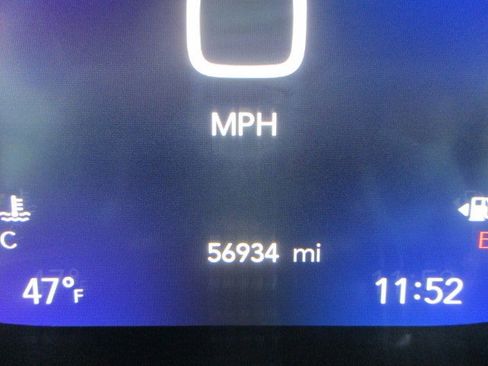 Used 2021 Chrysler Pacifica Touring-L w/ Uconnect Theater Family Group image 28