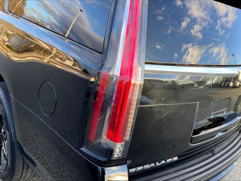 Used 2017 Cadillac Escalade ESV Premium Luxury image 27