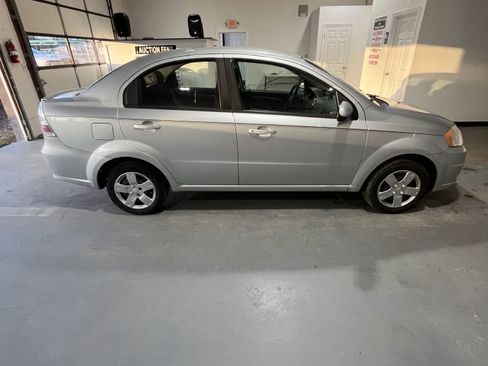 Used 2011 Chevrolet Aveo LT image 2