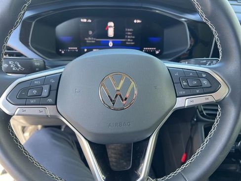 Used 2024 Volkswagen Taos SE w/ Panoramic Sunroof Package image 10