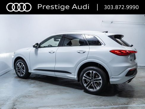 Used 2025 Audi Q5 Premium w/ Convenience Package image 3