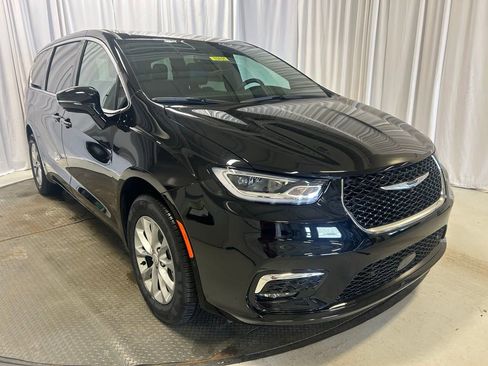 New 2026 Chrysler Pacifica Select image 23