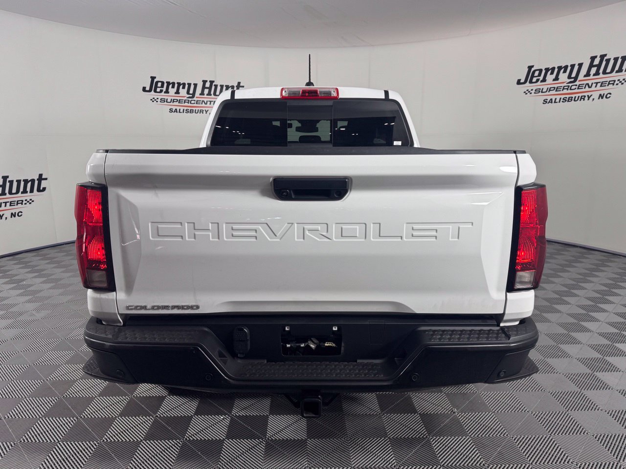 Used 2024 Chevrolet Colorado Trail Boss w/ Technology Package AWD/4WD image 8