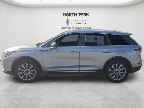 Used 2022 Lincoln Corsair AWD w/ Premium Package image 2