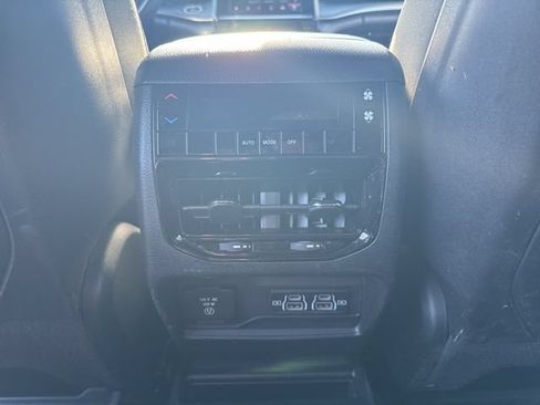 Used 2024 Jeep Grand Cherokee L Altitude AWD/4WD image 19
