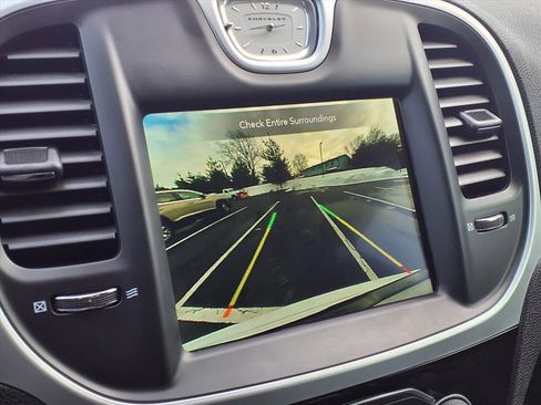 Used 2023 Chrysler 300 Touring L image 6