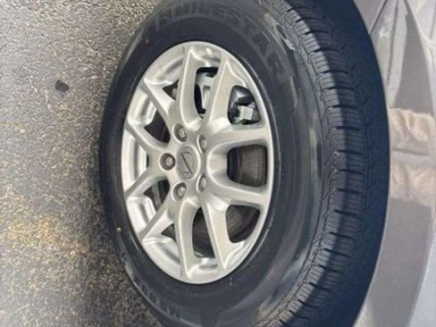 Used 2023 Chrysler Pacifica Touring-L FWD image 13