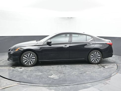 Used 2024 Nissan Altima 2.5 SV FWD image 5