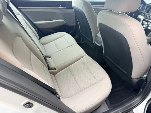 Used 2019 Hyundai Elantra SE FWD image 25