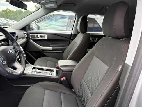Used 2023 Ford Explorer XLT AWD/4WD image 9