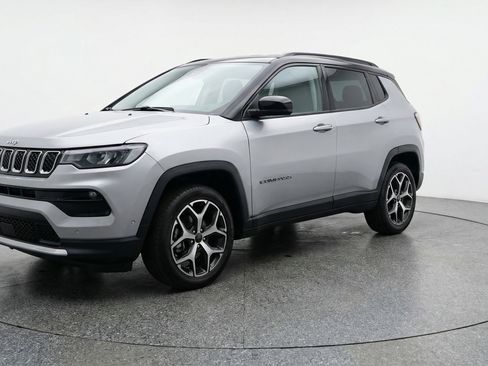 Used 2025 Jeep Compass Limited AWD/4WD image 3