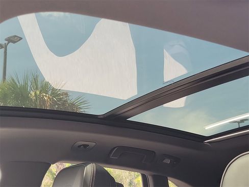 Used 2025 Porsche Macan image 28