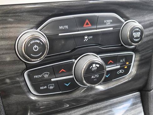 Used 2018 Chrysler 300 Touring w/ Sport Appearance Package RWD image 17