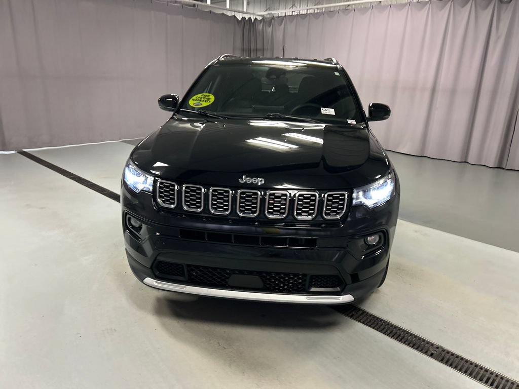 Used 2025 Jeep Compass Limited AWD/4WD image 2