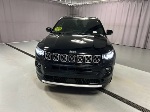 Used 2025 Jeep Compass Limited AWD/4WD image 2