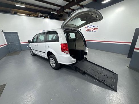 Used 2015 Dodge Grand Caravan American Value Package FWD image 5