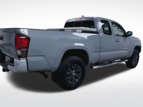 Used 2021 Toyota Tacoma SR5 AWD/4WD image 8