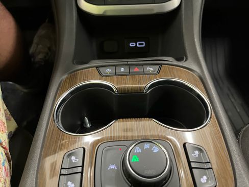 Used 2023 GMC Acadia SLE w/ Driver Convenience Package image 27