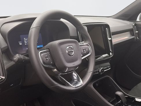 Used 2025 Volvo XC40 B5 Plus AWD/4WD image 7