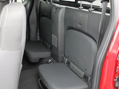 Used 2022 Nissan Frontier SV image 37