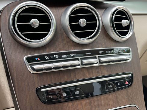 Used 2022 Mercedes-Benz GLC 300 4MATIC image 17