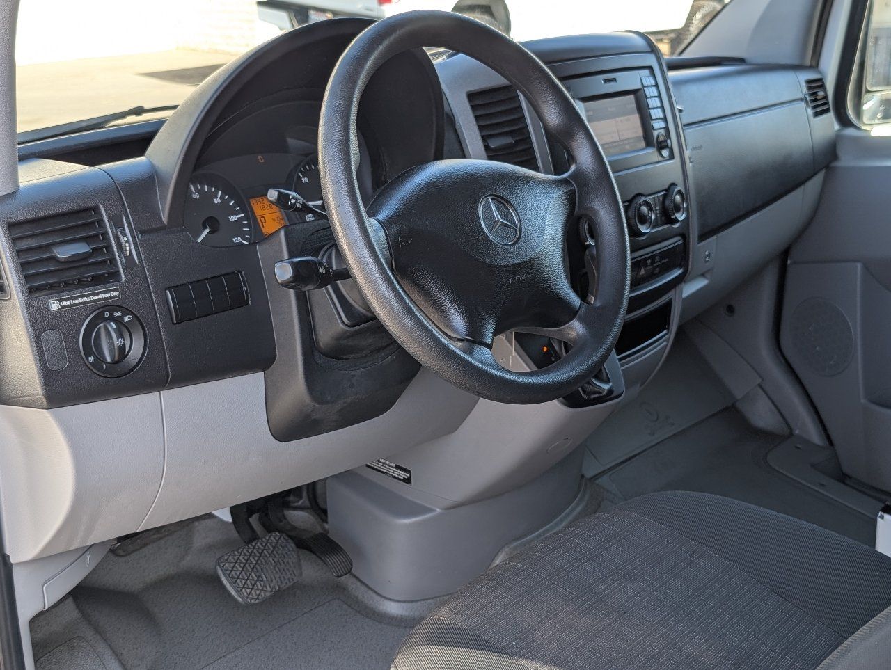 Used 2016 Mercedes-Benz Sprinter 2500 image 13