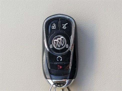 Used 2018 Buick Enclave Essence image 37