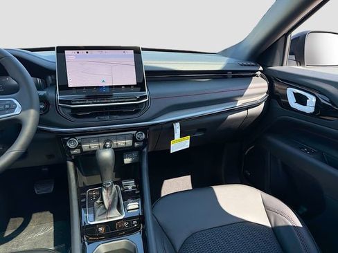 New 2026 Jeep Compass Trailhawk w/ Sun, Sound & Navigation Group AWD/4WD image 26