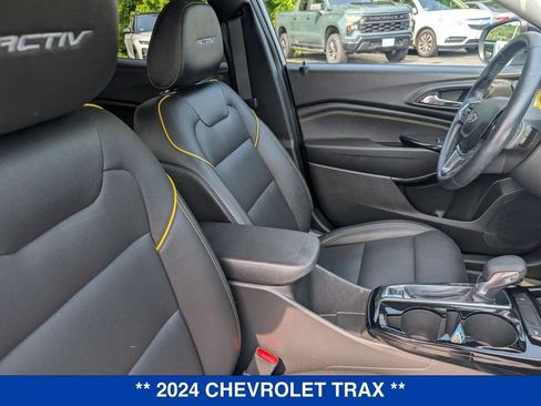 Used 2024 Chevrolet Trax ACTIV w/ Sunroof Package FWD image 32