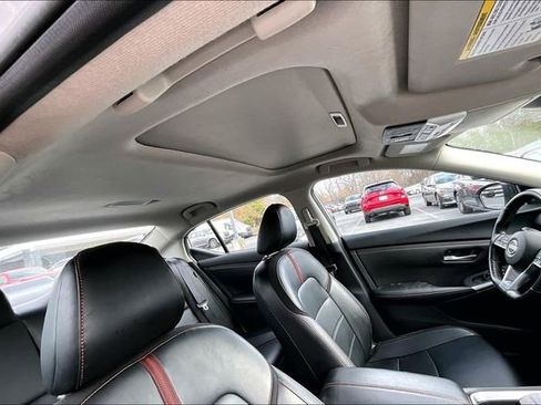 Used 2025 Nissan Sentra SR w/ SR Premium Package image 19