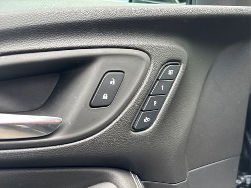 Used 2024 Buick Encore GX Avenir image 22