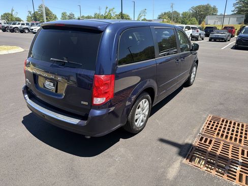 Used 2016 Dodge Grand Caravan SE w/ Quick Order Package 29E SE FWD image 12
