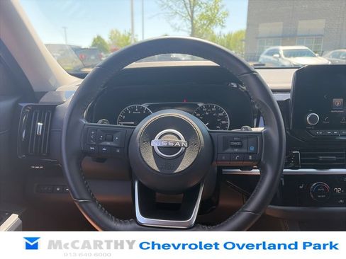 Used 2025 Nissan Pathfinder SV FWD image 19
