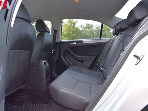 Used 2012 Volkswagen Jetta TDI w/ TDI Appearance Pkg FWD image 18