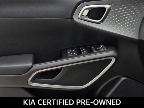 Certified 2025 Kia Soul LX w/ LX Technology Package FWD image 17