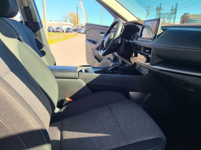 Used 2023 Nissan Rogue SV AWD/4WD image 18