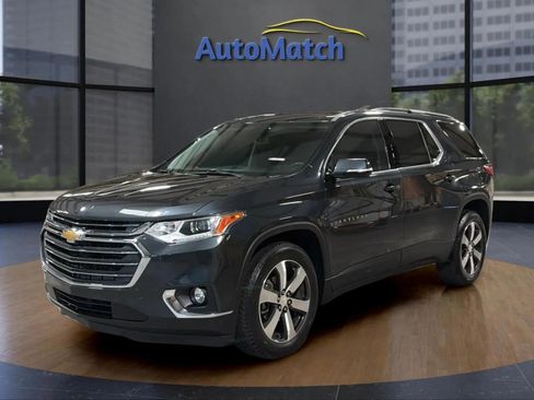 Used 2019 Chevrolet Traverse LT w/ LT Premium Package AWD/4WD image 3