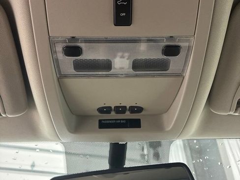 Used 2010 GMC Yukon XL SLT w/ SLT-2 Equipment Package AWD/4WD image 18