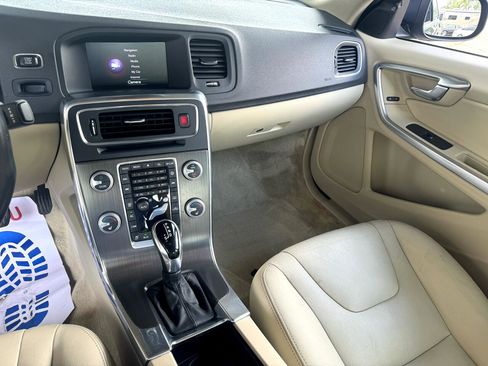 Used 2015 Volvo S60 T5 Premier image 12