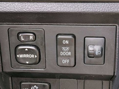 Used 2017 Toyota Tundra SR5 AWD/4WD image 25