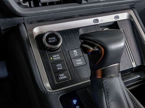 Used 2025 Lexus GX 550 image 25