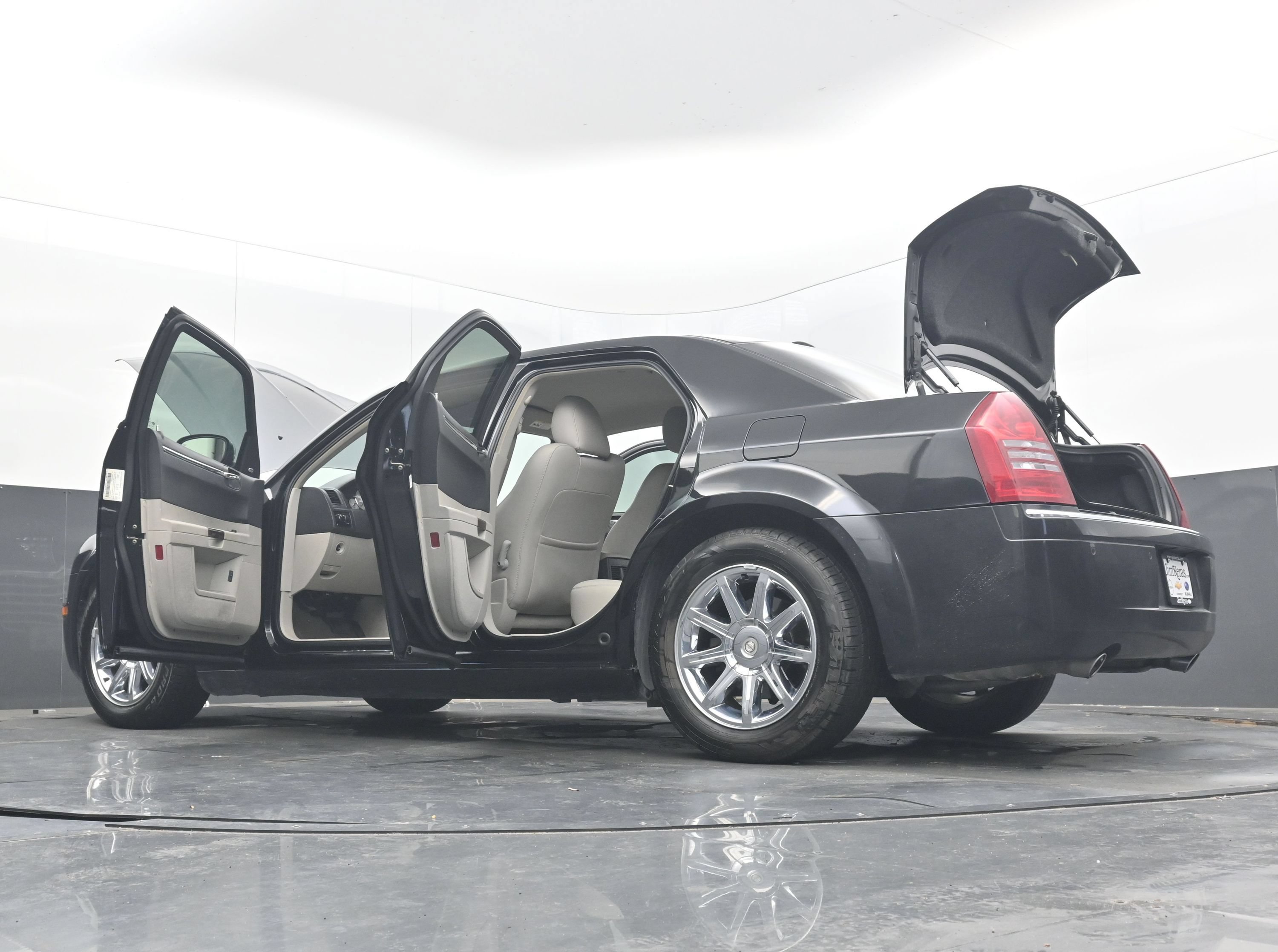 Used 2005 Chrysler 300 C w/ Navigation & Sound Group II RWD image 43