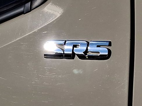 Used 2017 Toyota Tacoma SR5 image 27